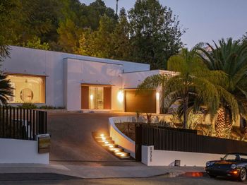 9229 Robin Drive