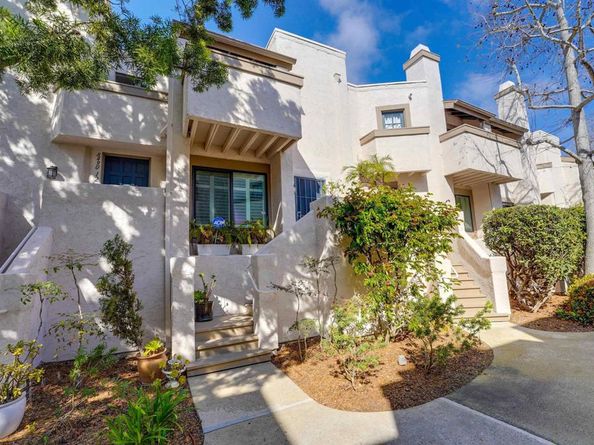 8490 Via Sonoma 11, La Jolla CA 92037