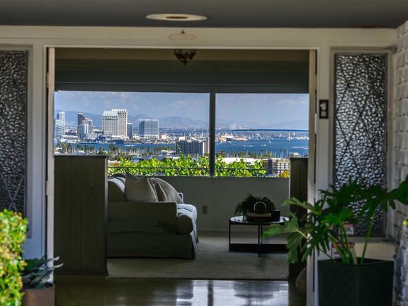 2255 Evergreen St, Point Loma CA 92106