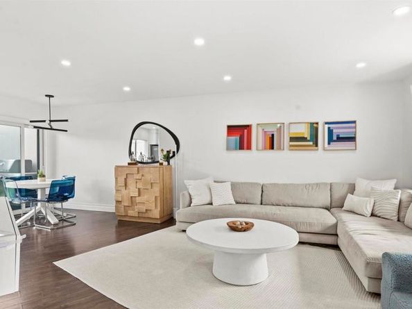 8490 Via Sonoma 10, La Jolla CA 92037