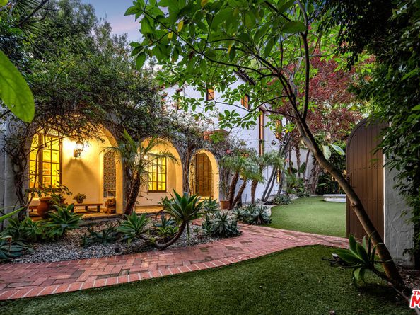 1135 Sunset Vale Avenue, West Hollywood CA 90069