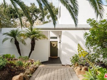 2002 Tuna Canyon Road