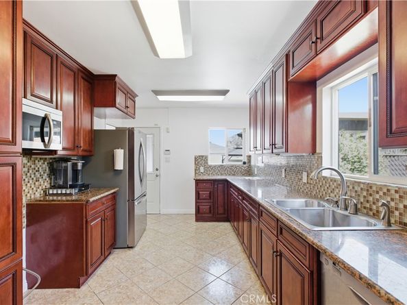 10019 Rosecrans, Bellflower CA 90706
