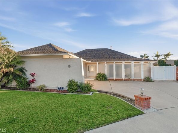 3922 Kitten Circle, Huntington Beach CA 92649