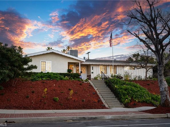 20624 Oxnard Street, Woodland Hills CA 91367