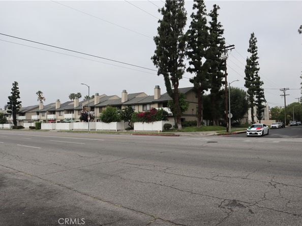 8341 De Soto, Canoga Park CA 91304