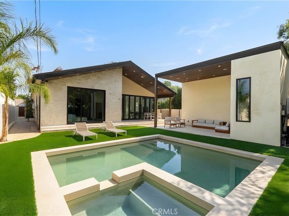 5525 Carpenter Avenue, Valley Village CA 91607