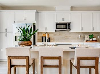 2739 E Amberley Privado