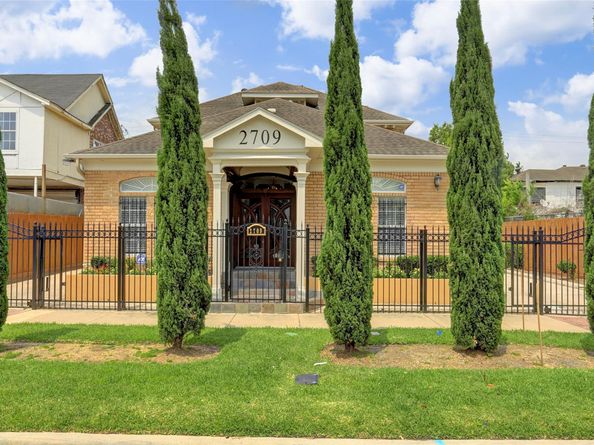 2709 Blodgett Street, Houston TX 77004