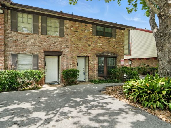 10666 Hazelhurst Drive 22, Houston TX 77043