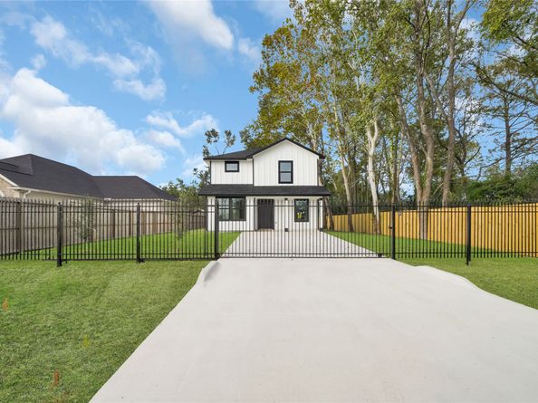 5733 Howell Street, Houston TX 77032