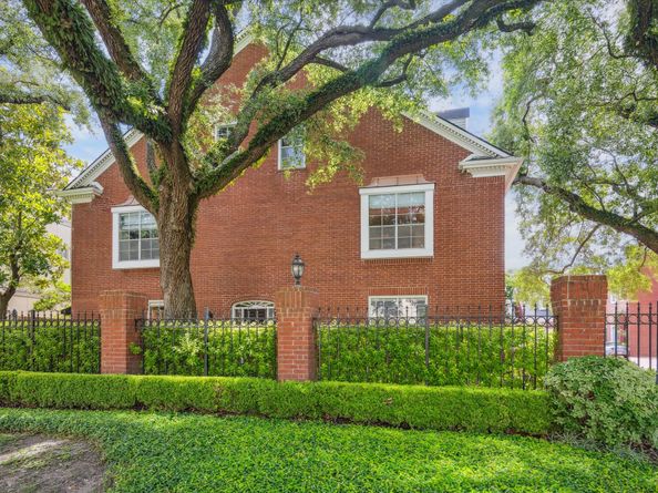 2902 West Lane Drive A, Houston TX 77027