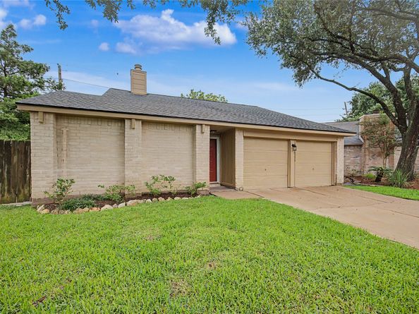 16355 La Luna Drive, Houston TX 77083