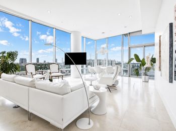 2727 Kirby Drive