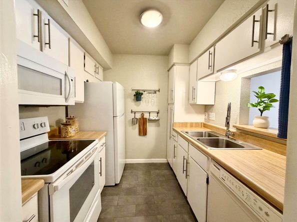 4639 Wild Indigo Street 463, Houston TX 77027
