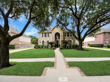 16 Twin Valley Drive