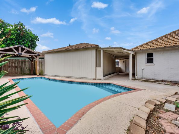10519 Kirkwren Drive, Houston TX 77089