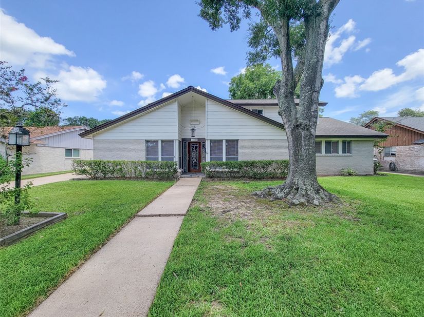 18583 Martinique Drive, Nassau Bay TX 77058