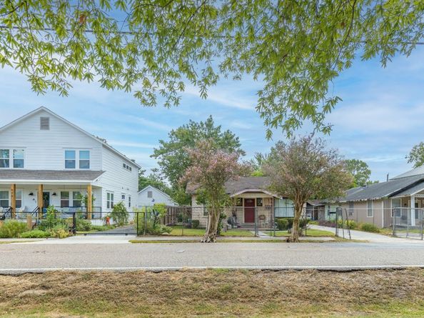 908 Northwood Street, Houston TX 77009