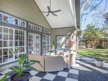 6211 Kingscrest Lane