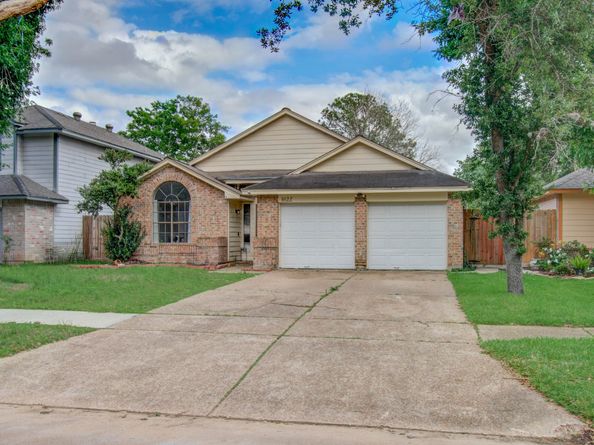 8622 Sparkling Springs Drive, Houston TX 77095