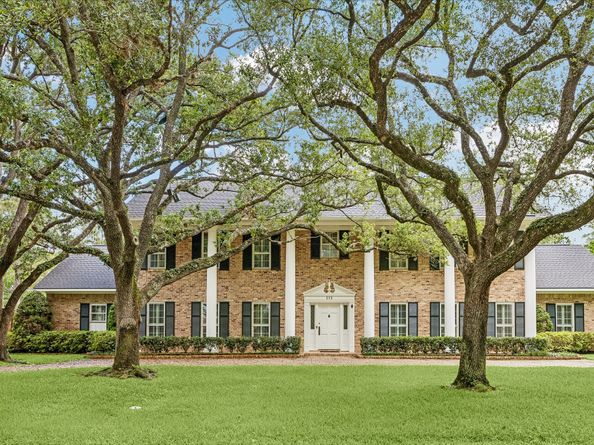 515 Hunterwood Drive, Houston TX 77024