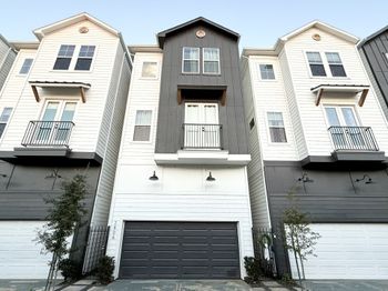 2806 Versailles Oak Lane