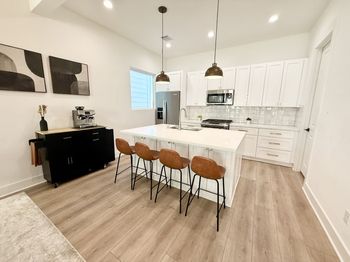 2806 Versailles Oak Lane