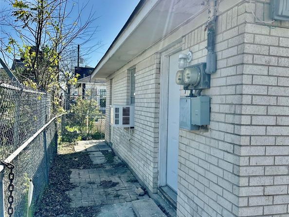 404 James Street, Houston TX 77009