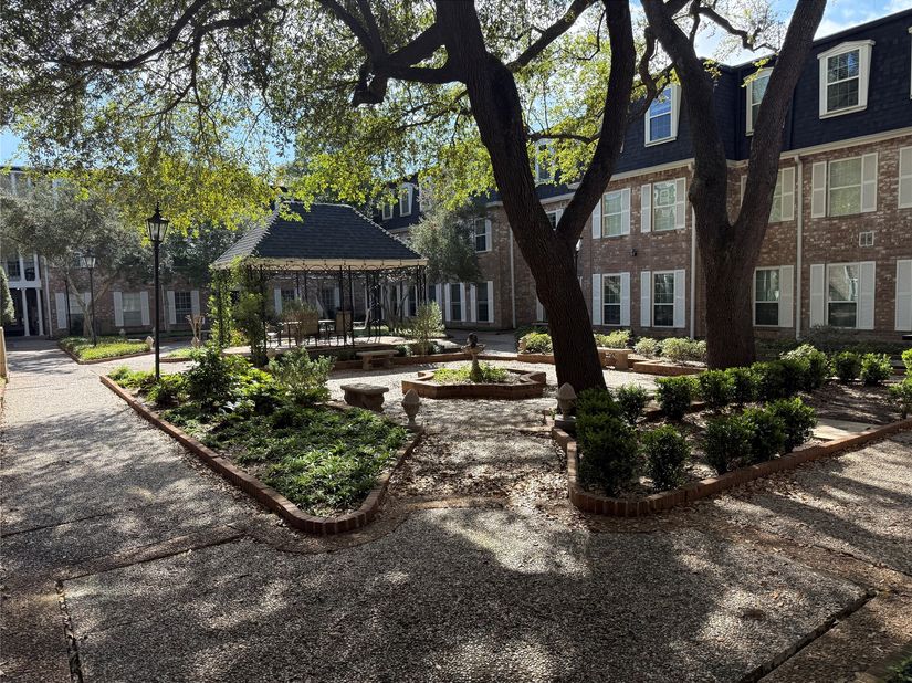 357 N Post Oak Lane 207, Houston TX 77024