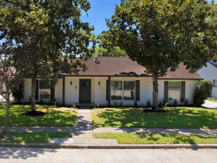 6211 Dumfries Drive, Houston TX 77096
