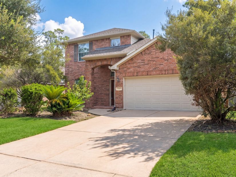 130 S Spinning Wheel Circle, The Woodlands TX 77382