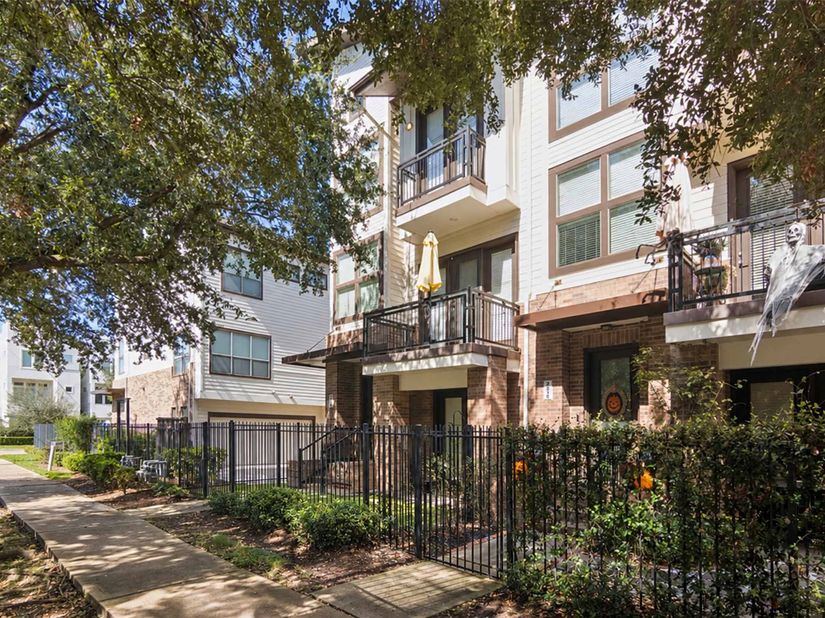 2811 Clay Street, Houston TX 77003