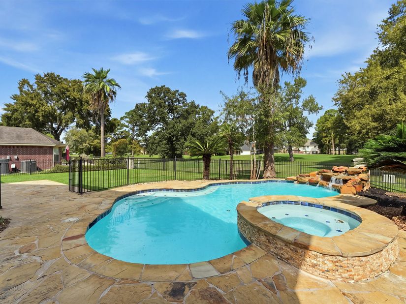 8407 Malardcrest Dr, Humble TX 77346