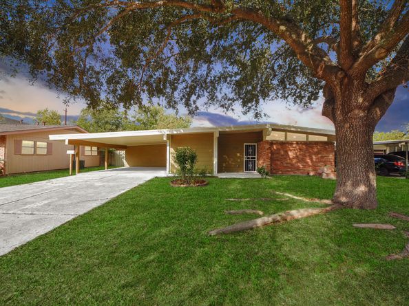 5326 Heatherbrook Drive, Houston TX 77045