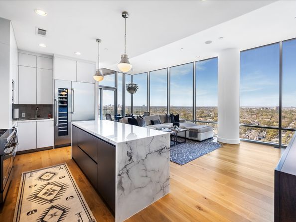 2727 Kirby Drive 17D, Houston TX 77098