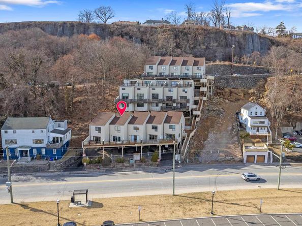 1110 River Rd 102, Edgewater NJ 07020